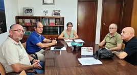 Reunión de Soledad Aranda con representantes de los vecinos de Los Puentes.