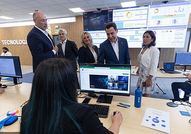 Presentación del nuevo centro tecnológico en la sede de Telefónica del Zaidín.