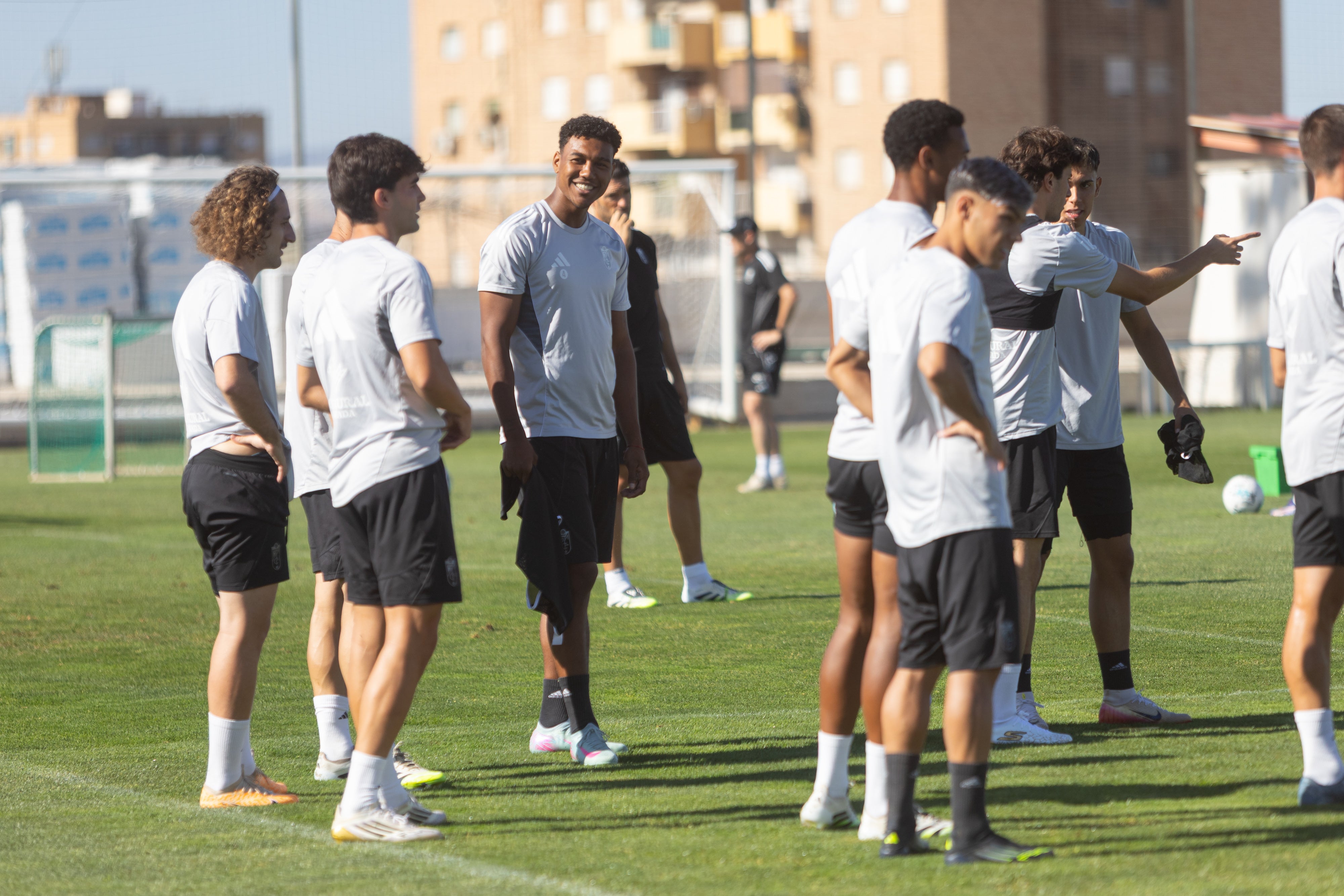 Jugadores del Granada, durante un entrenamiento.