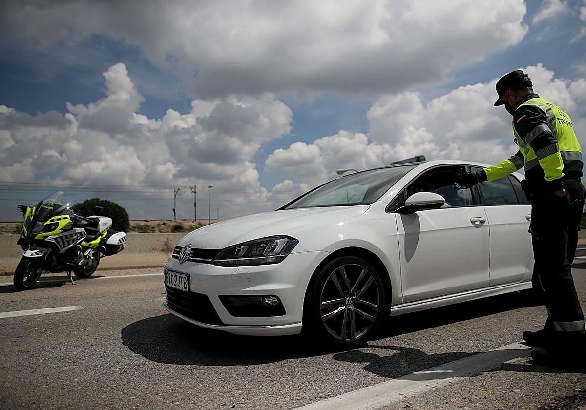 Detienen a dos hombres por robar en un cortijo de Salobreña