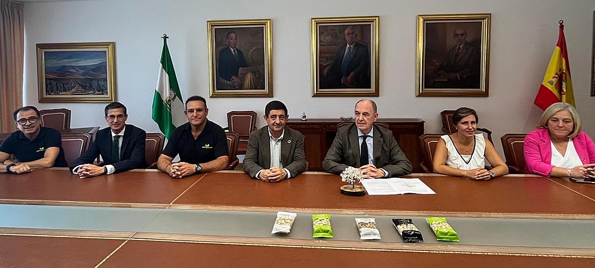 Julián Navarro, Paco Reyes, Soledad Aranda y Juan Núñez en el acto celebrado en la sede central de Caja Rural en Jaén