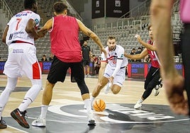 El escolta montenegrino Jovan Klajajic mostró muy buenas maneras y síntomas de que la lesión muscular está superada.