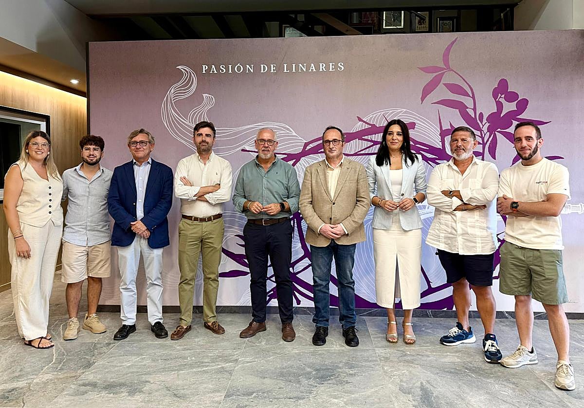 Visita institucional a la sede de la Agrupación Musical La Pasión de Linares.