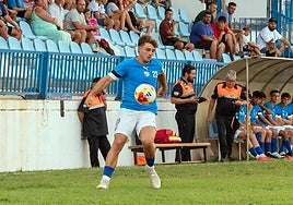 El malagueño Iván López (CF Motril) se hizo con la titularidad en la banda derecha.