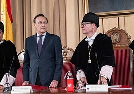 El consejero de Universidad, José Carlos Gómez Villamandos, junto al rector Pedro Mercado.