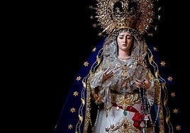 La Virgen de la Caridad ataviada por Álvaro Abril para el rezo del Vía Lucis