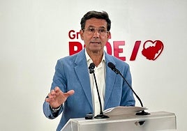 El portavoz del PSOE-A, Paco Cuenca.