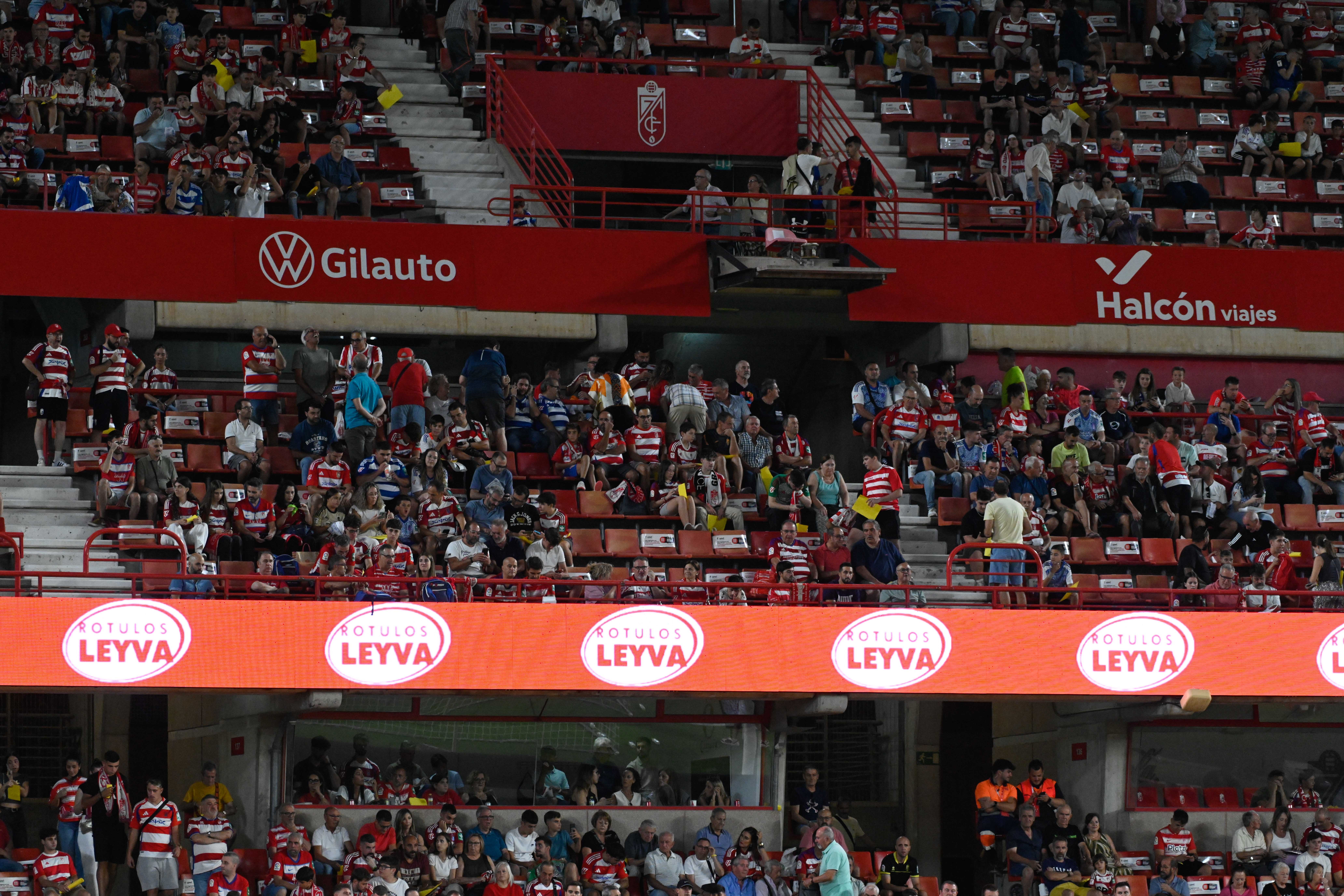 Búscate en la grada del Granada-Leganés