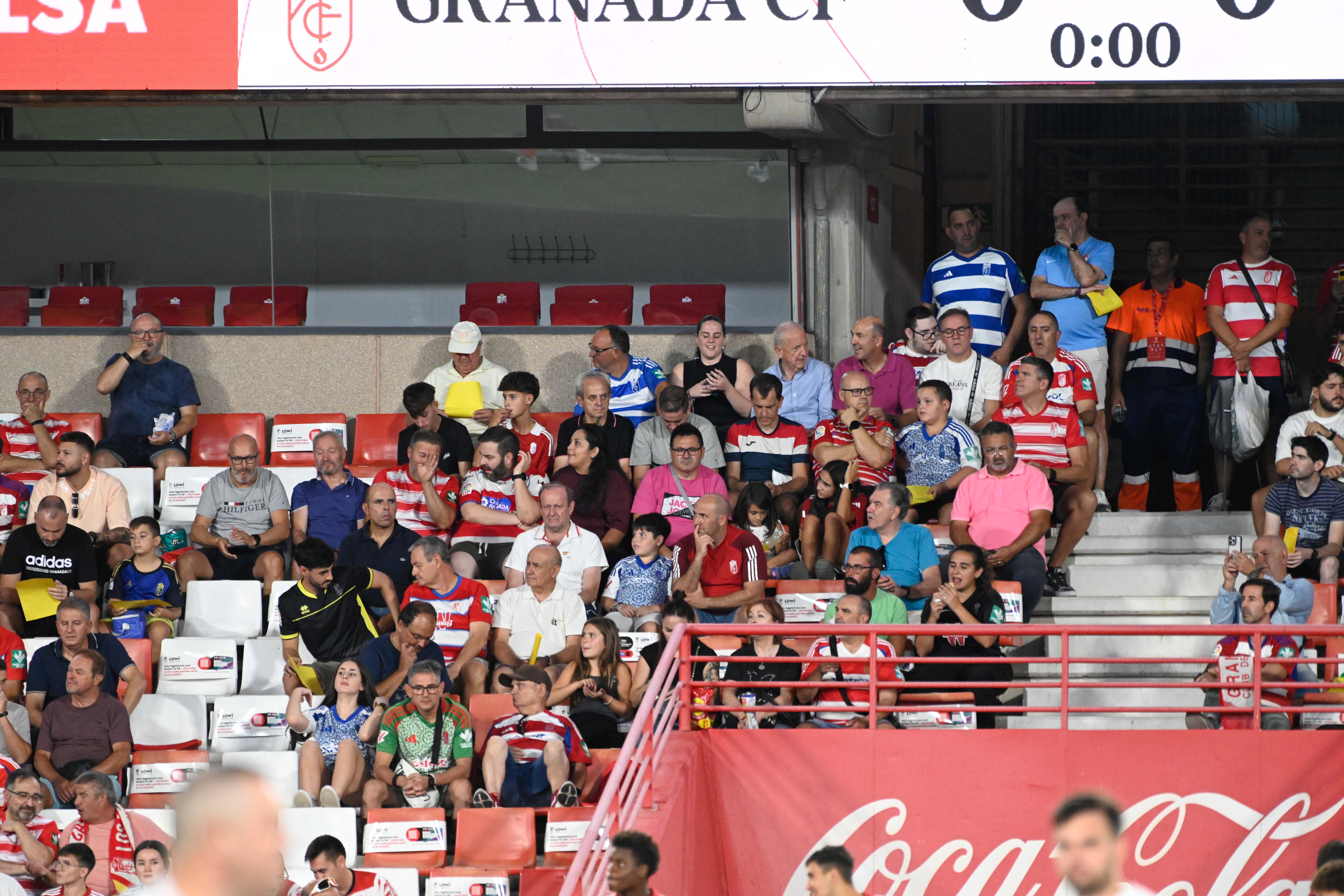 Búscate en la grada del Granada-Leganés
