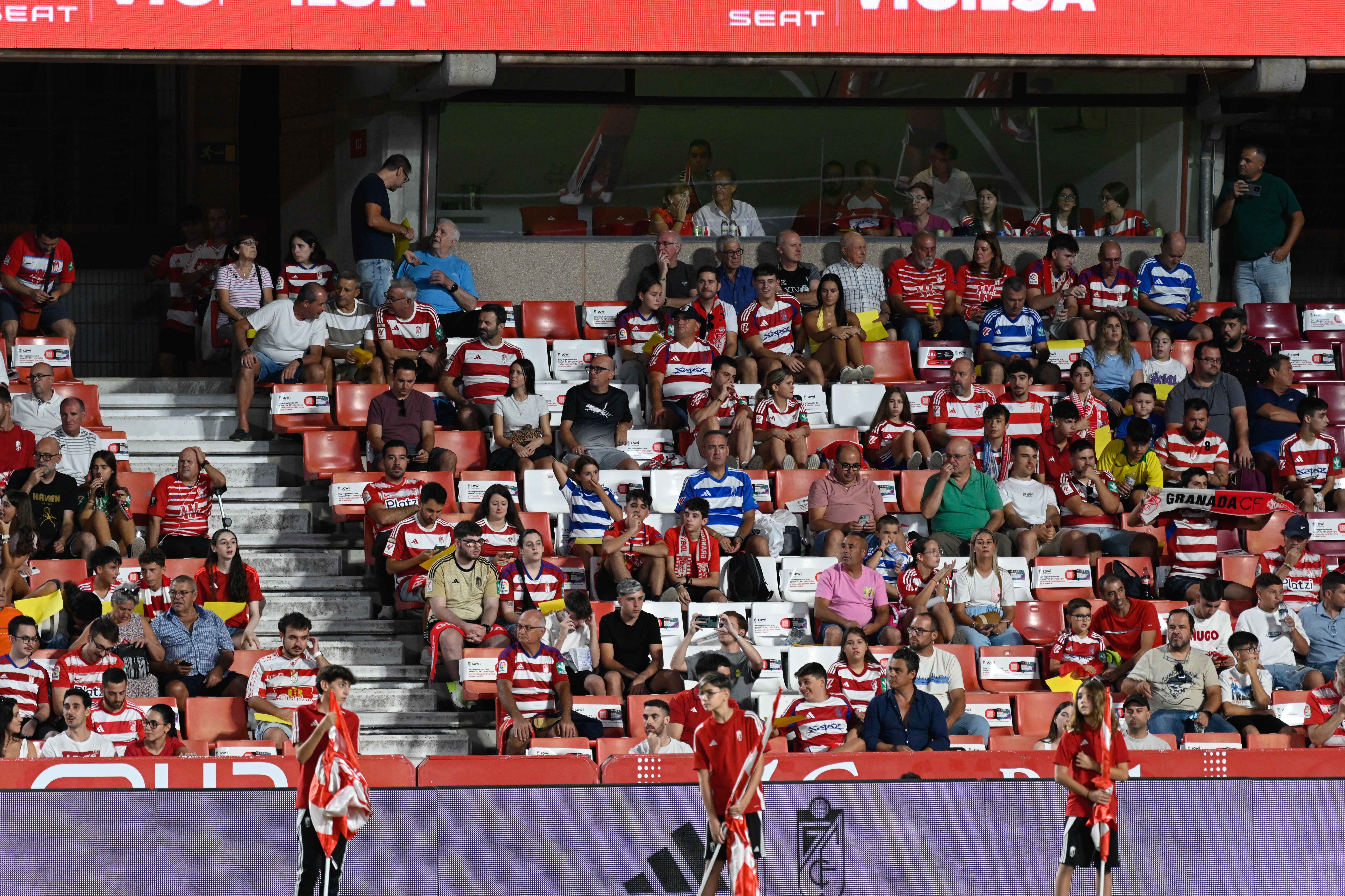 Búscate en la grada del Granada-Leganés