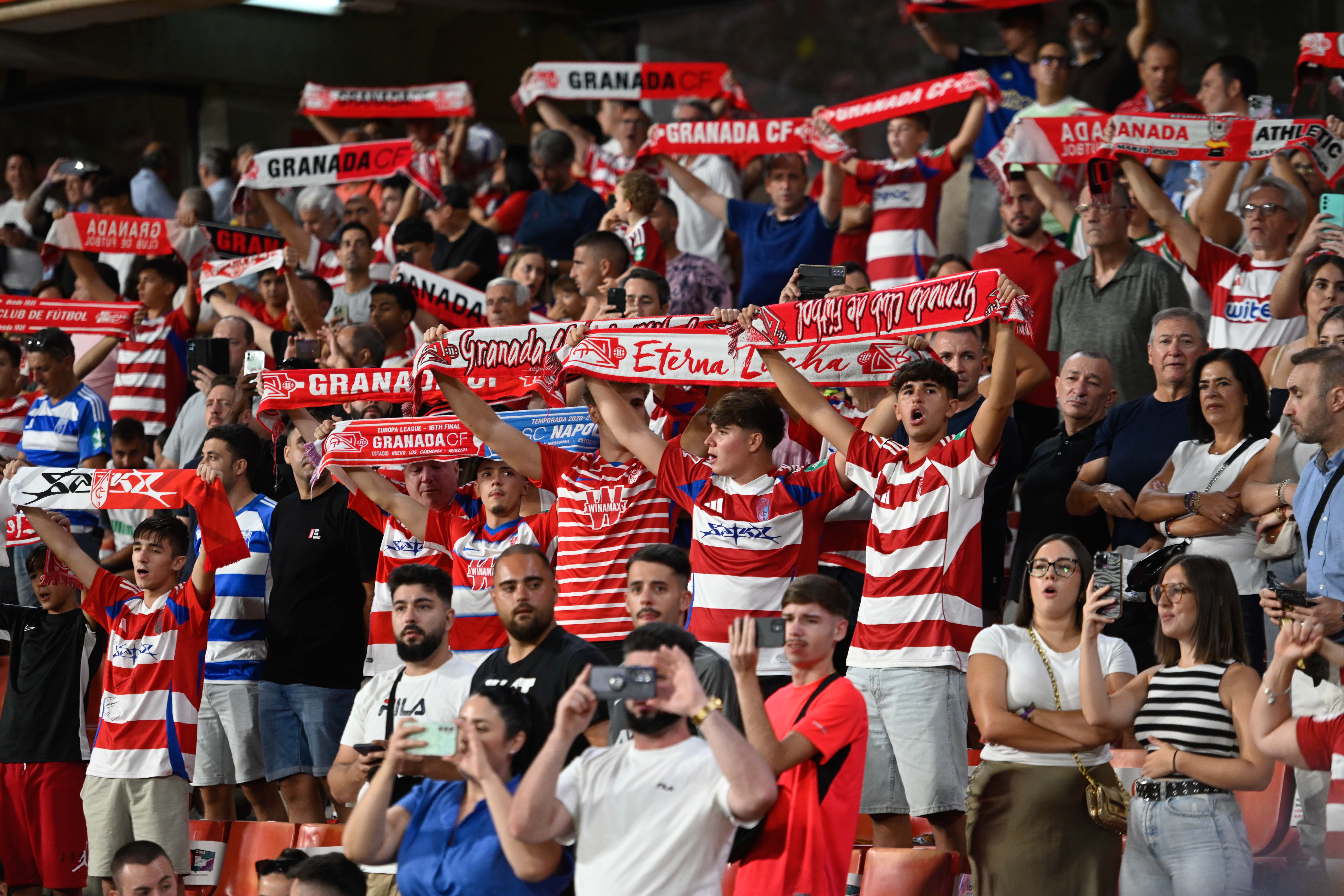 Búscate en la grada del Granada-Leganés