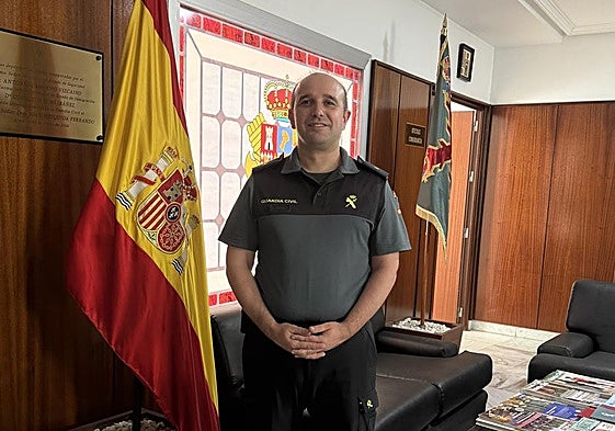 José María Zalvide, comandante de la Guardia Civil de Almería posa para IDEAL Almería.
