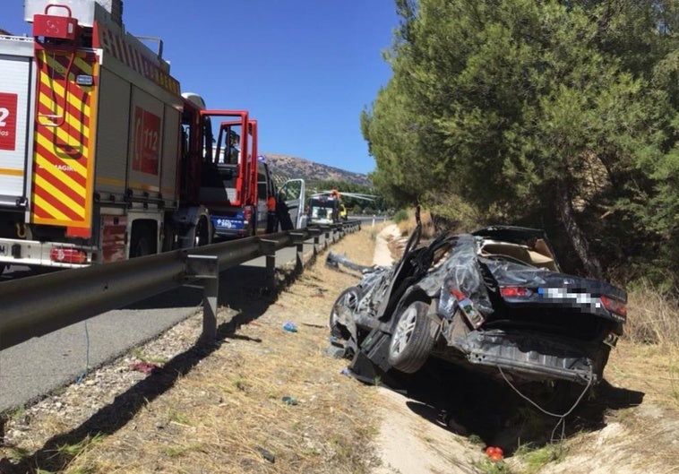 Fallece un conductor tras salirse de la vía e impactar con unas rocas en la A-44 a la altura de Iznalloz