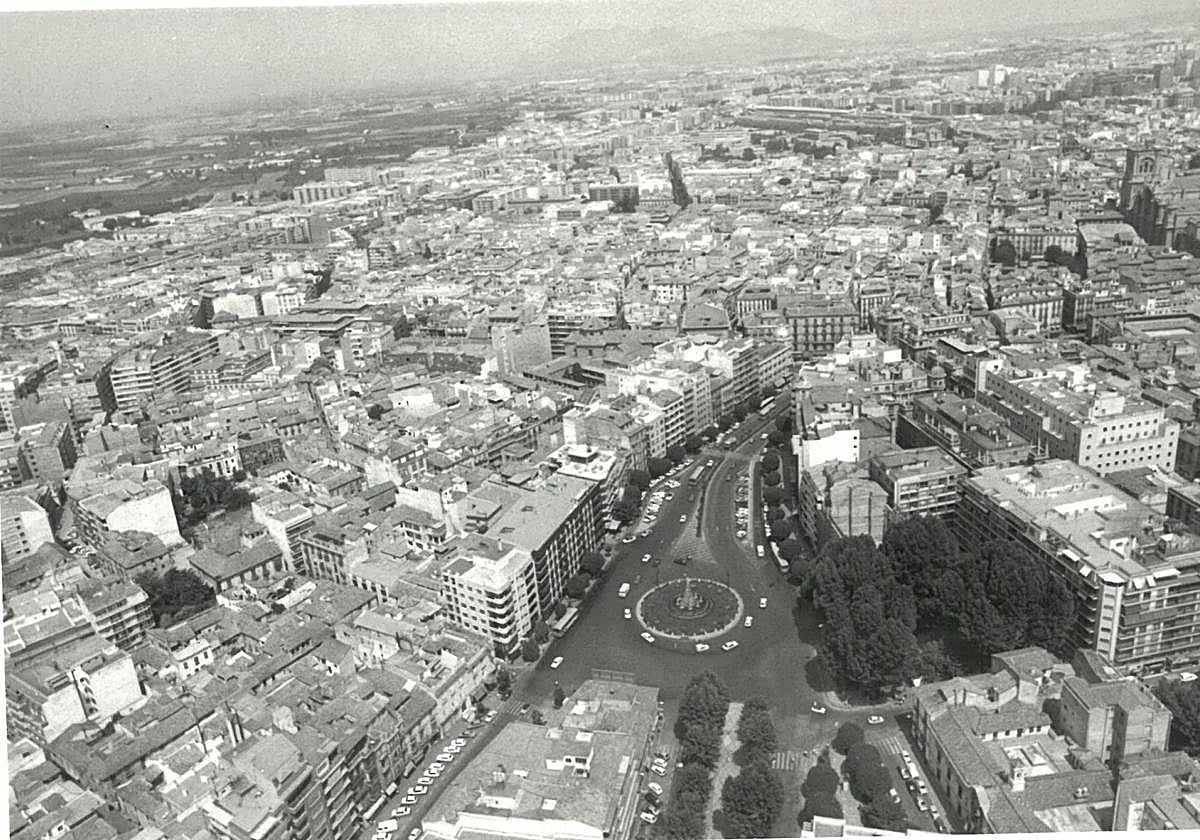 ¿De qué fecha es esta fotografía? ¿Qué pistas revelan su 'edad'?
