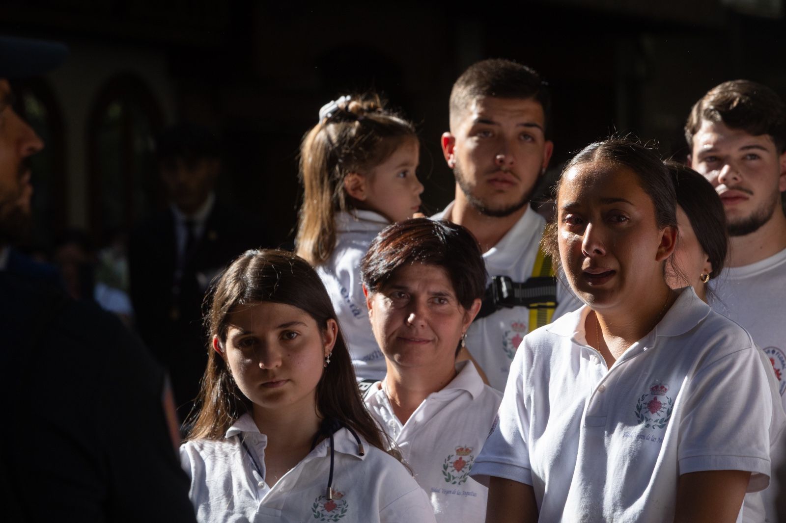 La ofrenda floral a la Virgen de las Angustias, en imágenes