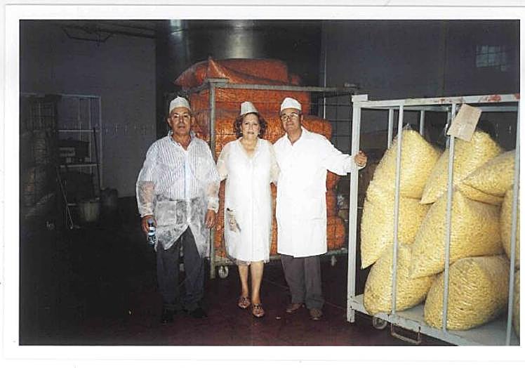 José y Angustias en la fábrica.