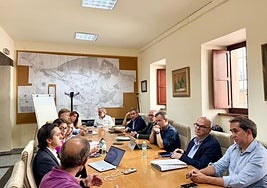 Reunión de la Mesa de los Puentes con las distintas administraciones, técnicos y vecinos.