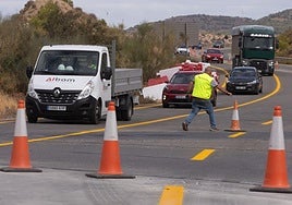 Corte de tráfico en la A-44 por las obras en Rules.