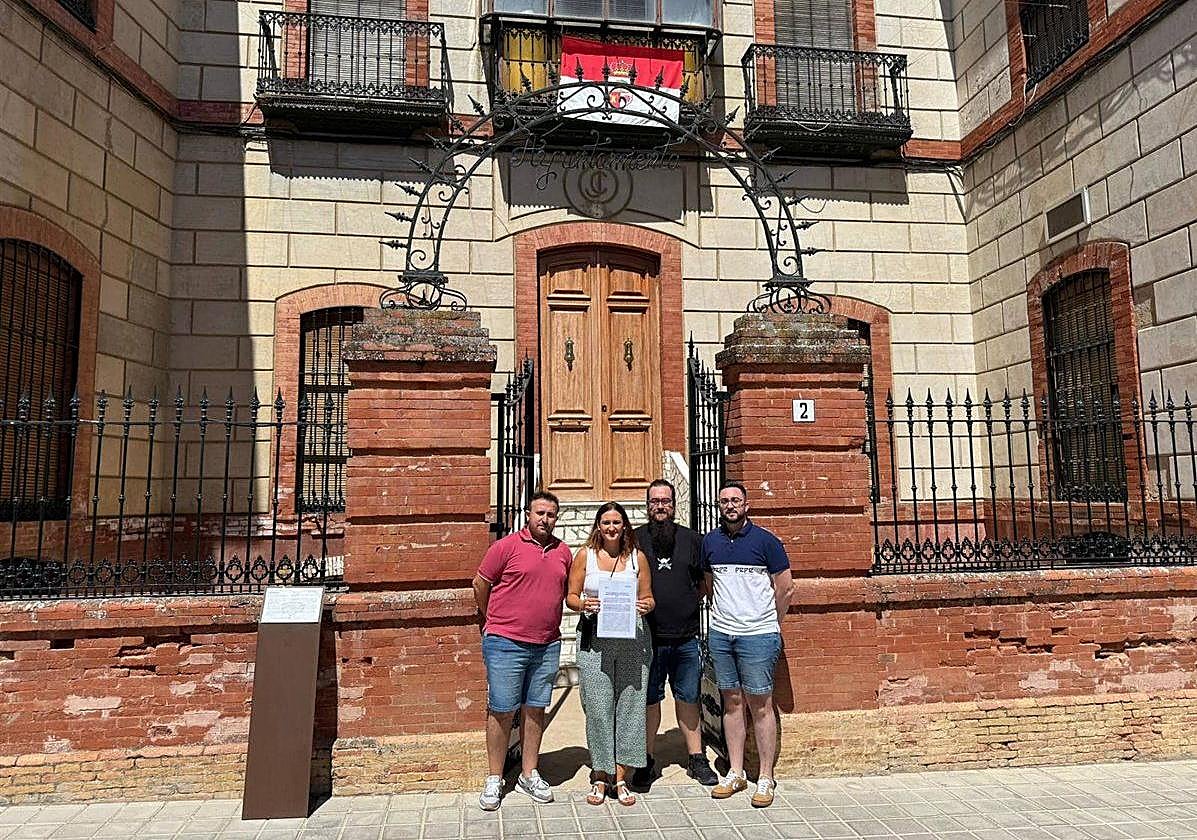 Imagen de archivo de la presentación de la moción de censura en el Ayuntamiento de Lahiguera.
