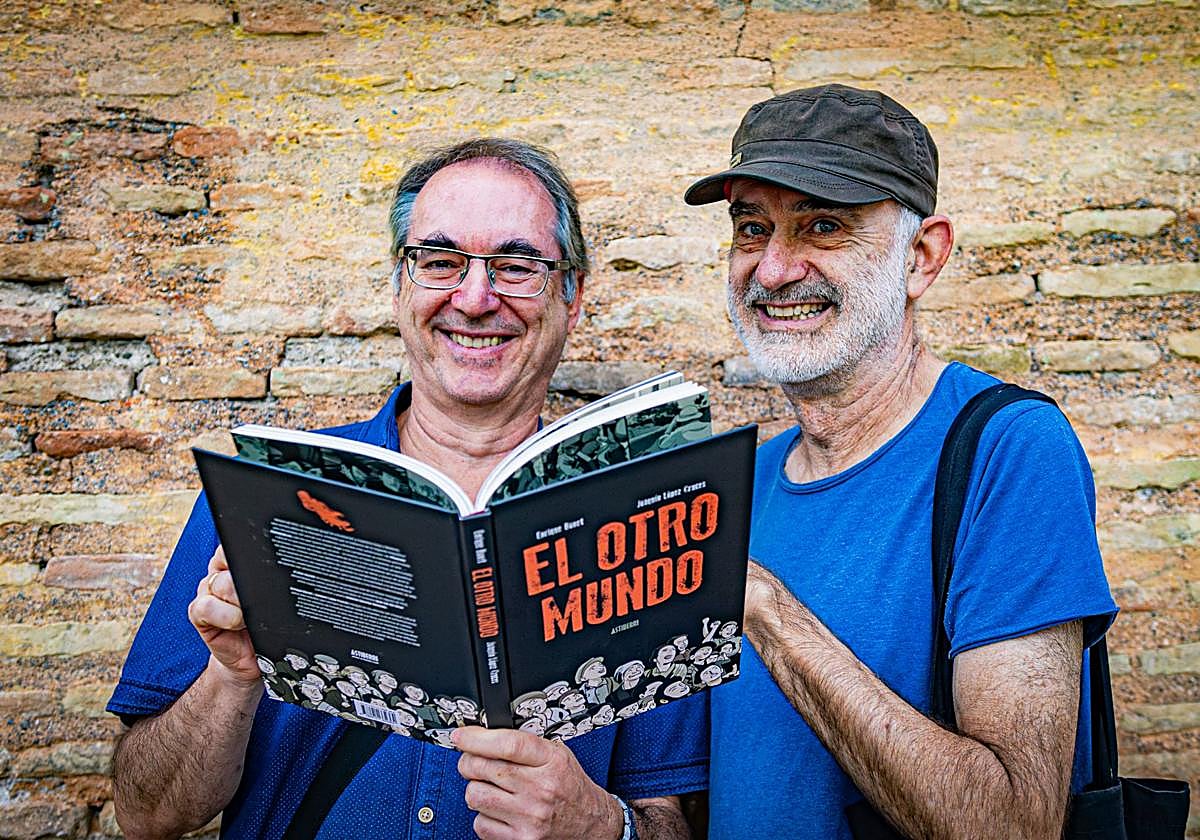 Enrique Bonet y Joaquín López Cruces, guionista y dibujante de 'El otro mundo'.