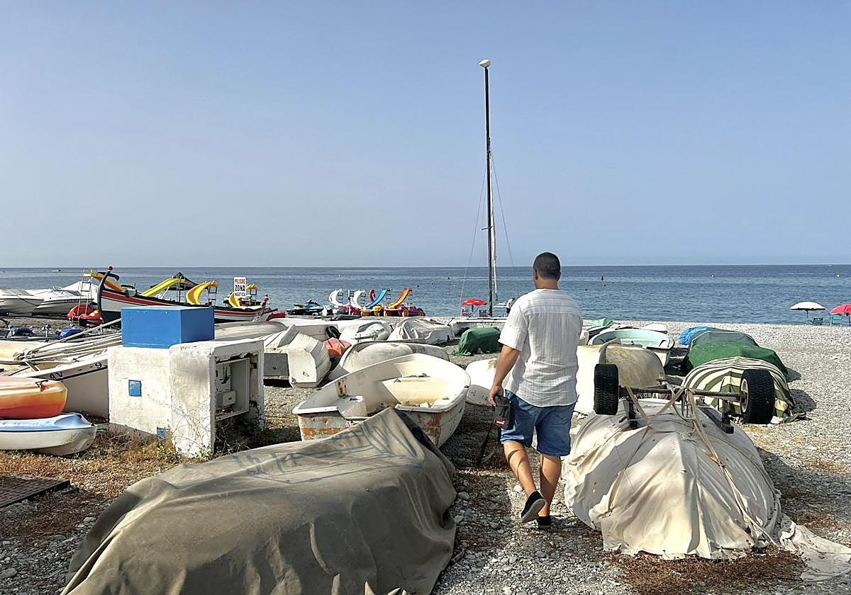 Jorge en el varadero de La Herradura.
