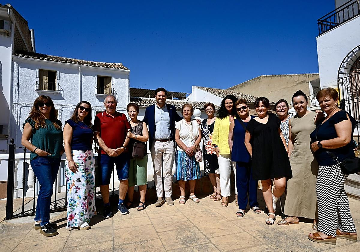 La diputada de Igualdad, Elena Duque, y el diputado de Centros Sociales, Roberto González, han realizado una visita a Zagra.