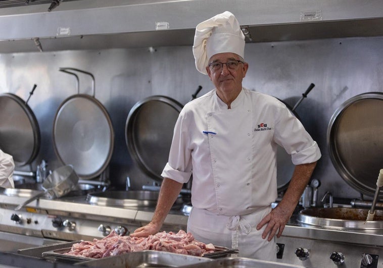 El chef tras el exitoso menú universitario de la UGR: así prepara 1.200 comidas al día
