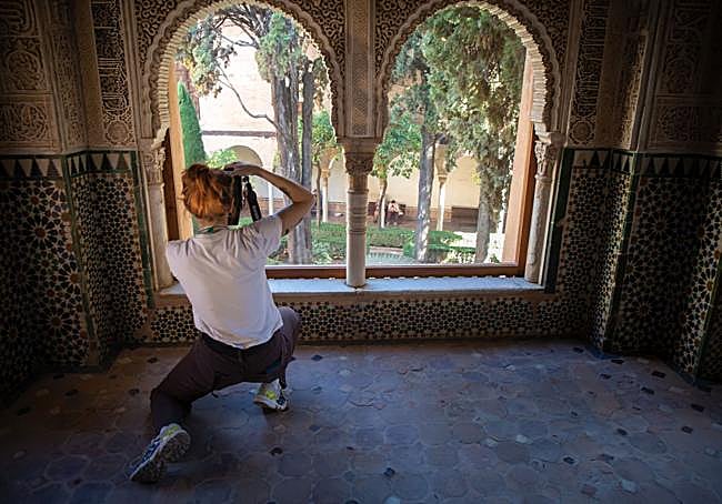 Fotografiando el Jardín de Lindaraja desde el mismo punto donde lo pintó Joaquín Sorolla.