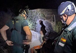 Rescatado un hombre tras sufrir una caída en la Cala de San Pedro