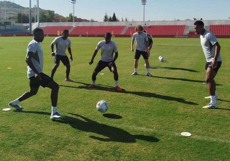 Diallo ofrece un perfil natural al carril zurdo
