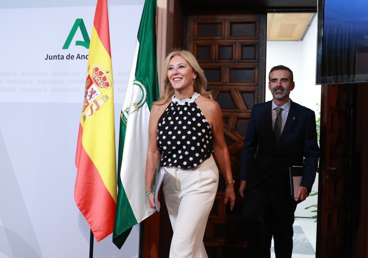 Carolina España y Ramón Fernández-Pacheco, tras el Consejo de Gobierno.