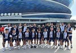 El equipo granadino, antes de la gala de apertura en Dalian.