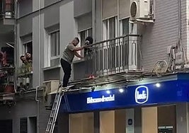 Rescate de un perro en el Zaidín.