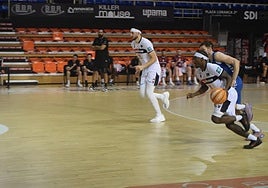 Hankins corre en una contra iniciada por Speight en el pabellón Fernando Martín.