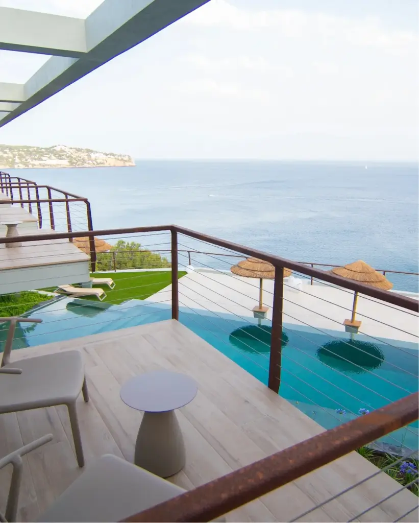 Imagen secundaria 1 - El flamante y nuevo hotel de Granada sobre un acantilado con vistas al mar: «Algo único»