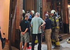 Incendio en un bloque de la plaza Bib-Rambla.