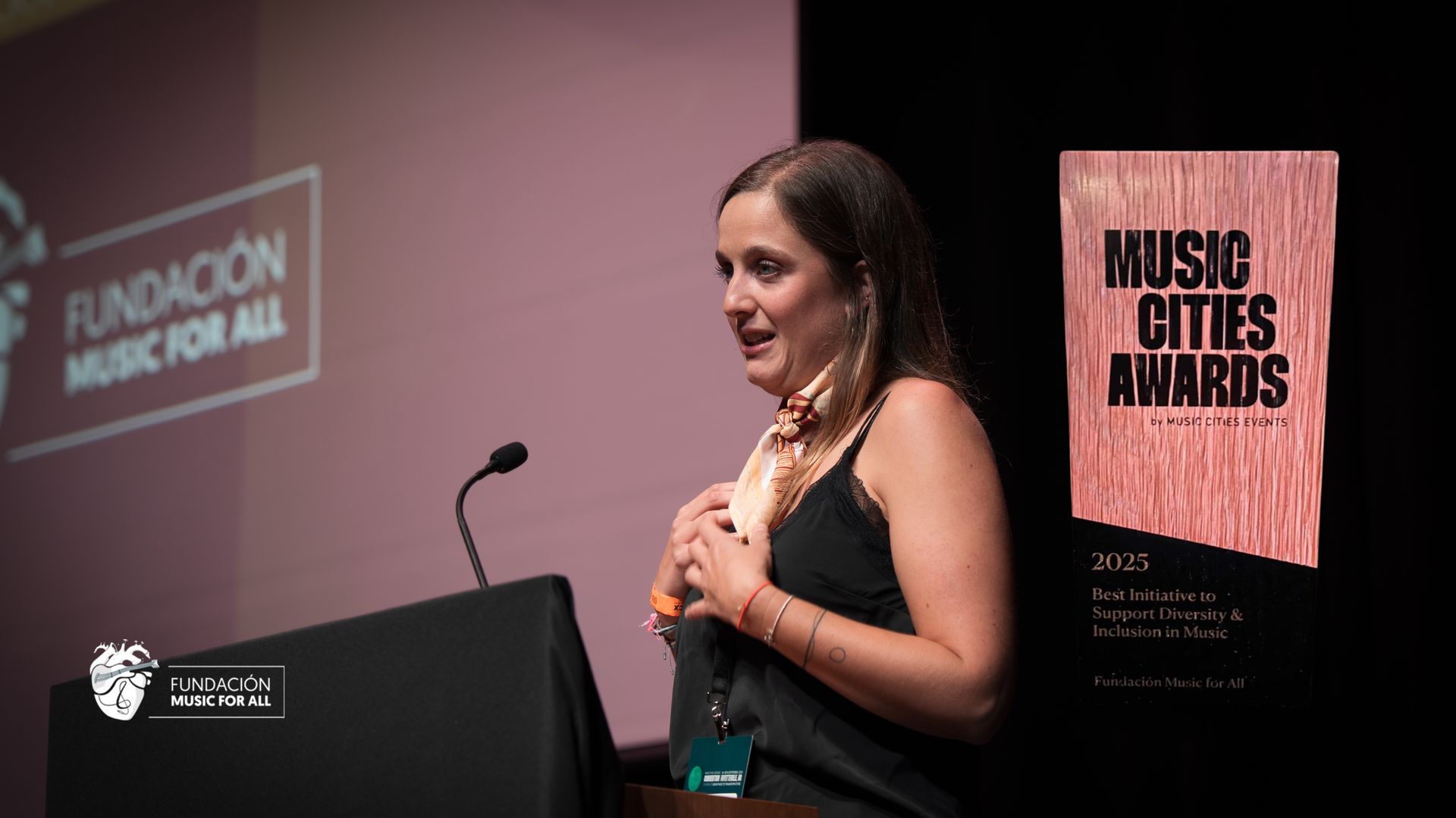 Entrega del premio a la Fundación Music For All.