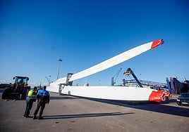 Fotografía de archivo de las palas en el puerto de Motril.