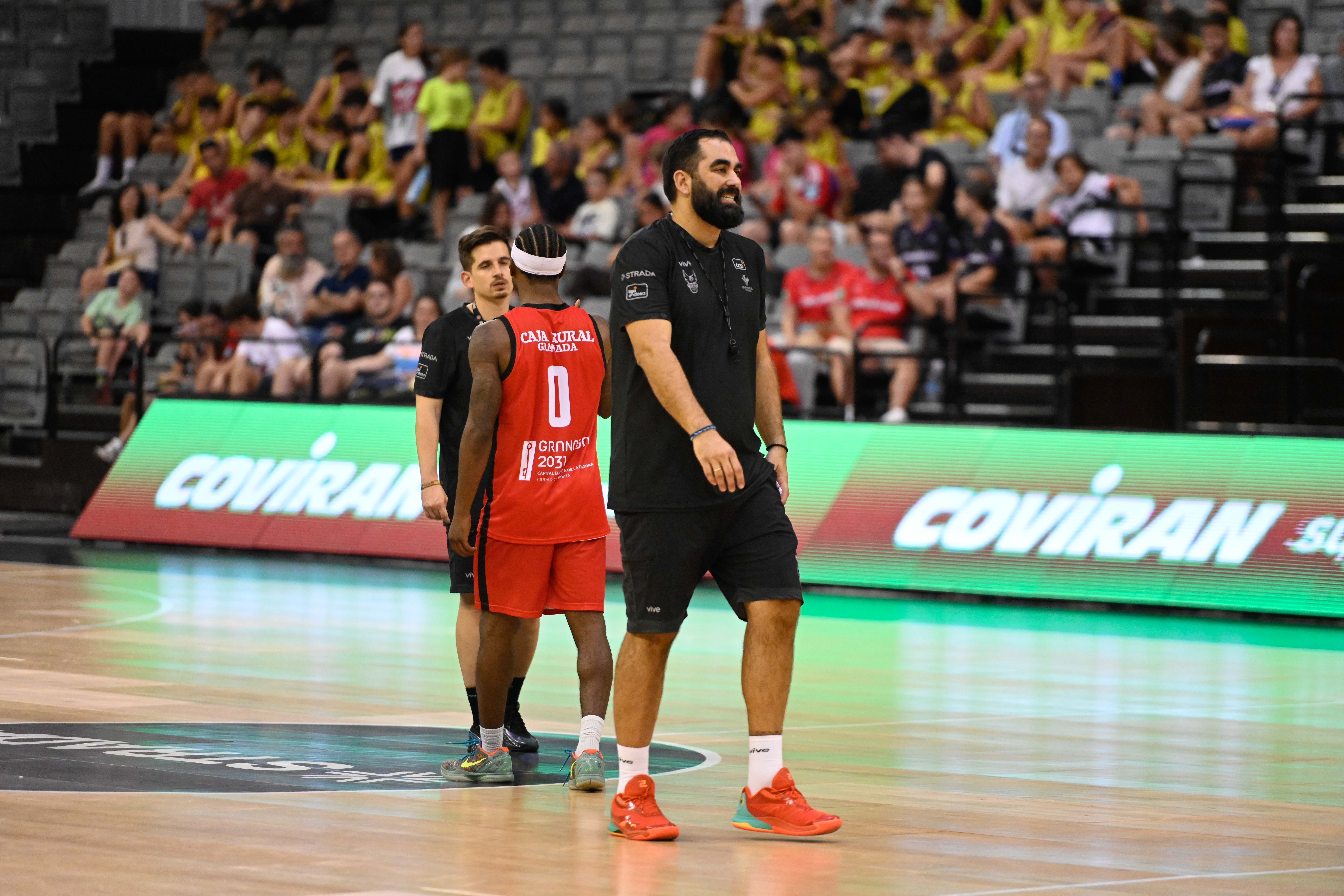 Encuéntrate en el entrenamiento con público del Covirán Granada