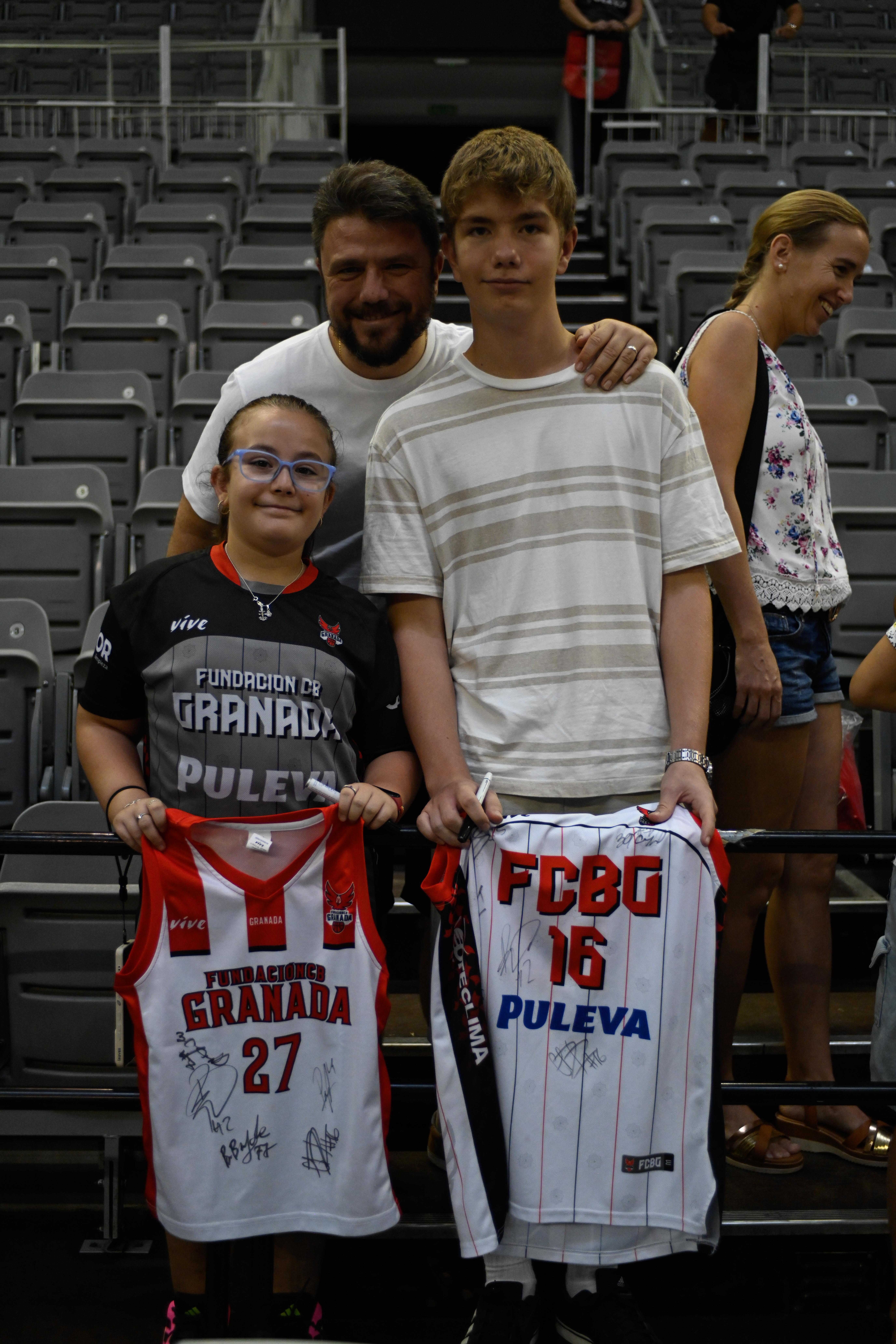Encuéntrate en el entrenamiento con público del Covirán Granada