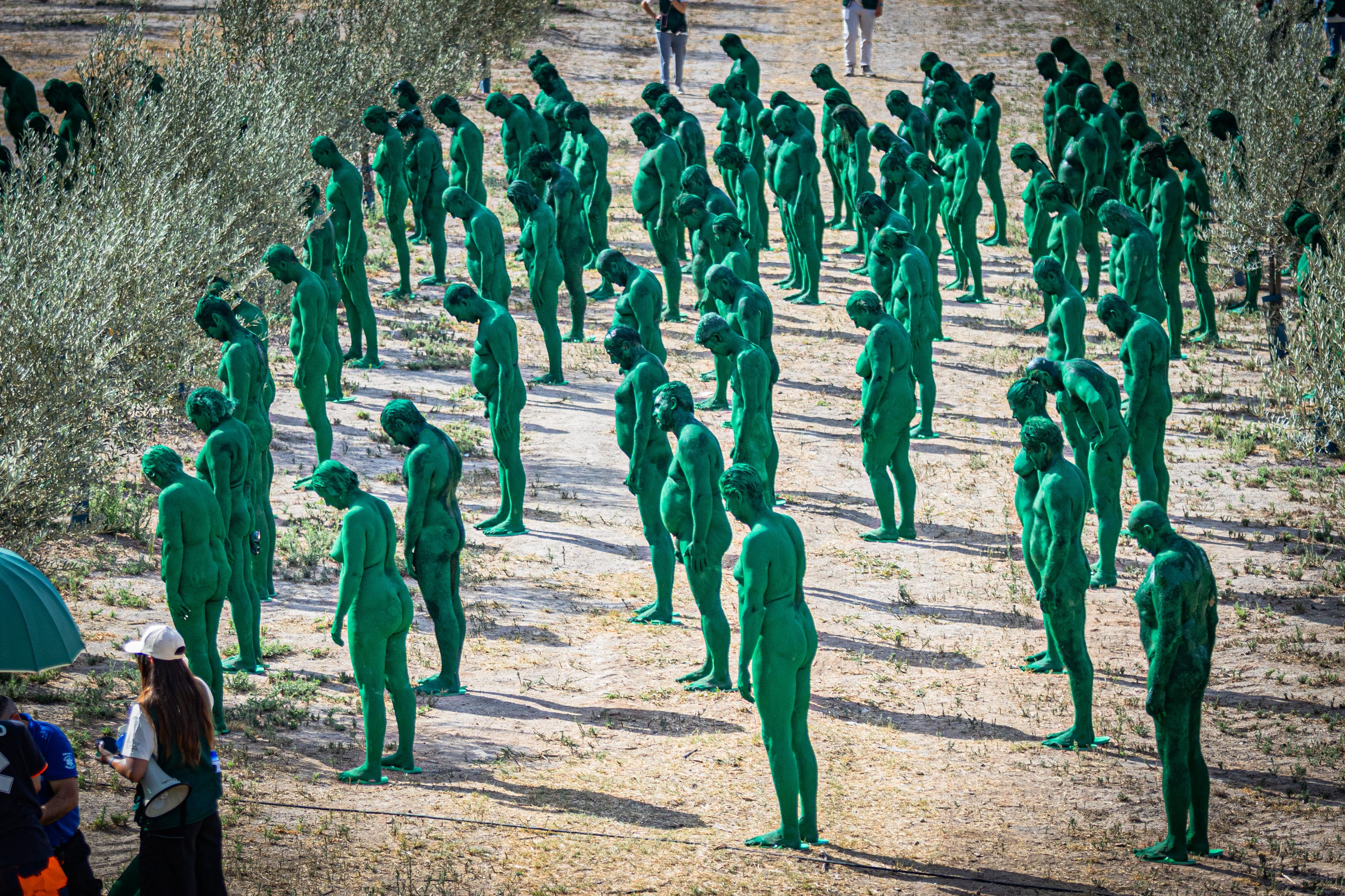 Las imágenes de los desnudos verdes en Granada