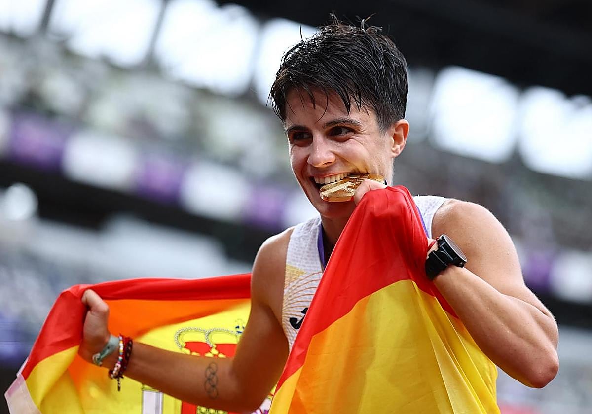 María Pérez agranda su leyenda