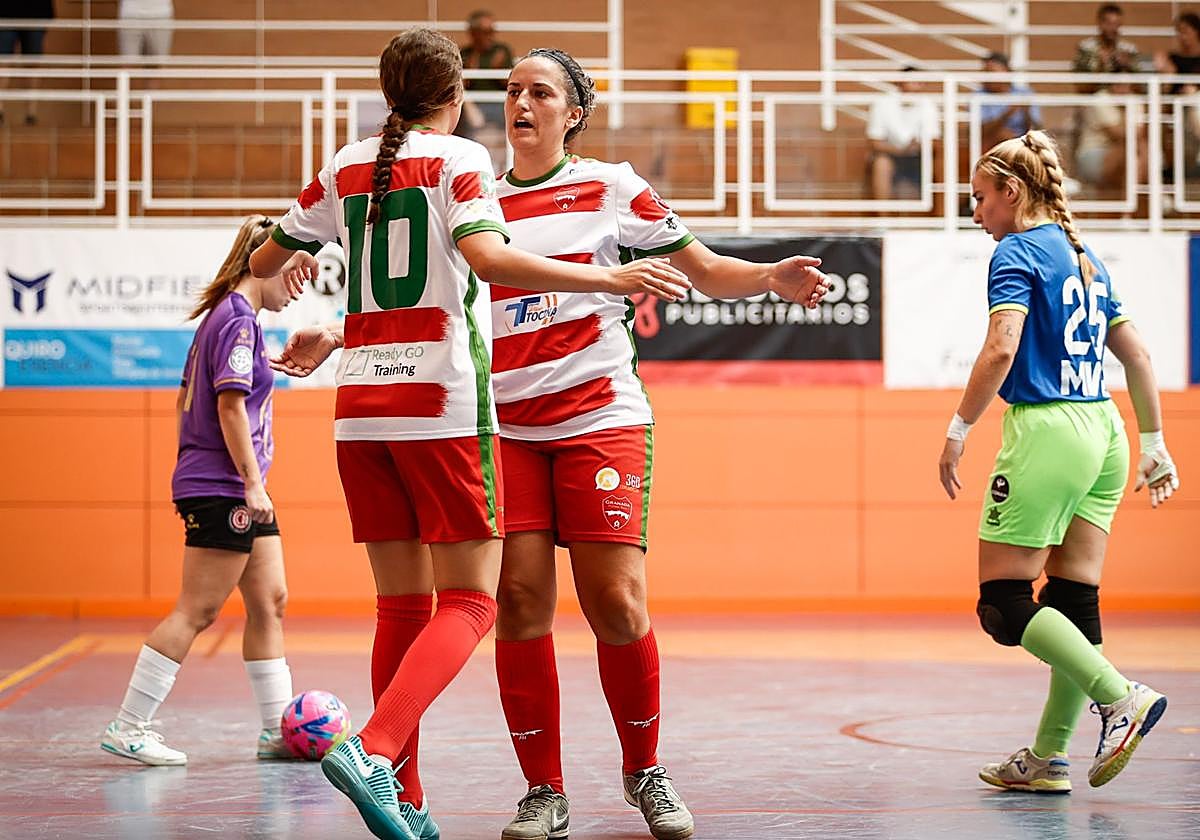 Las jugadoras del Sima Granada celebran un tanto.