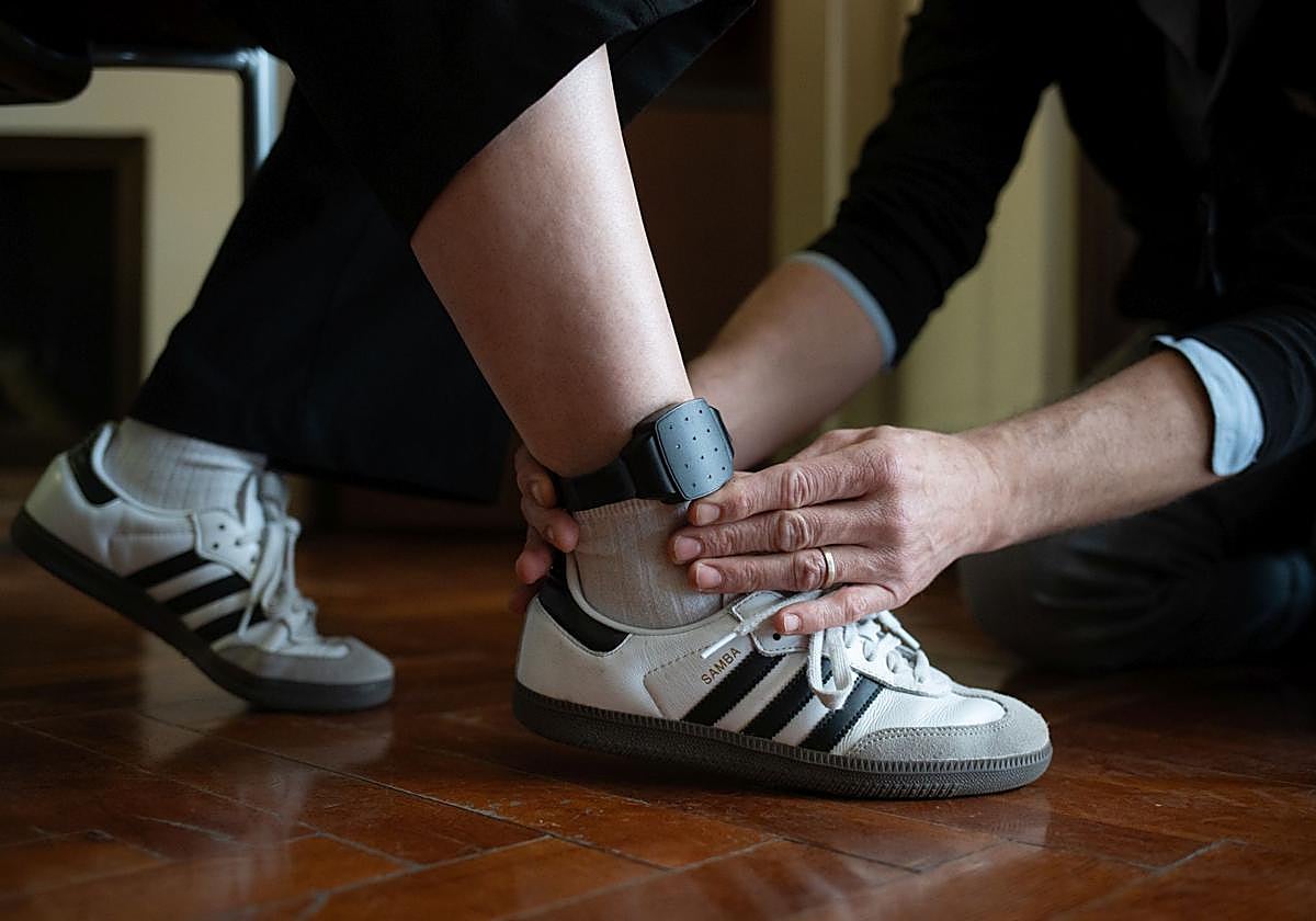 Instalación de una pulsera telemática.