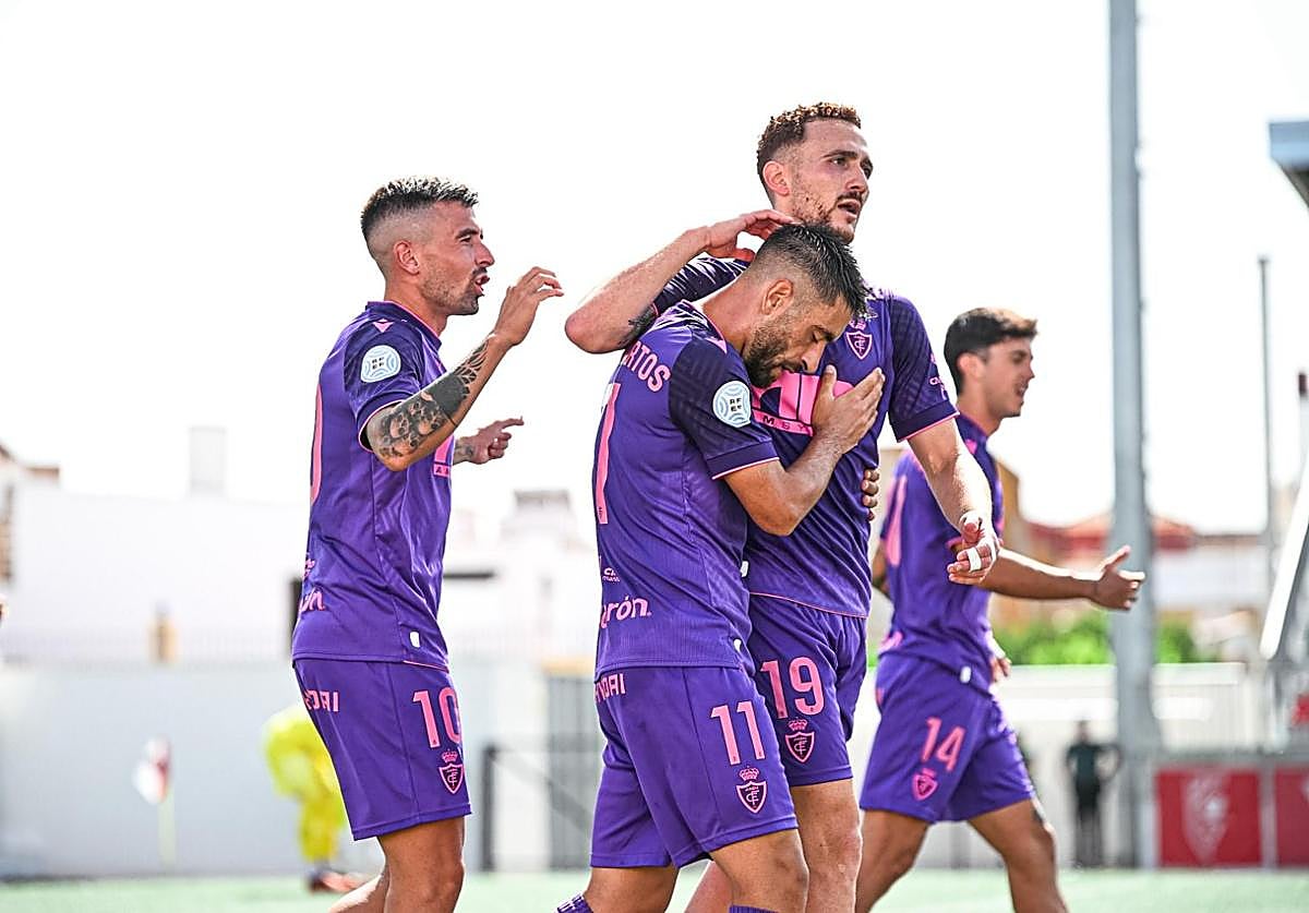 El Real Jaén dio la vuelta al partido con uno menos.