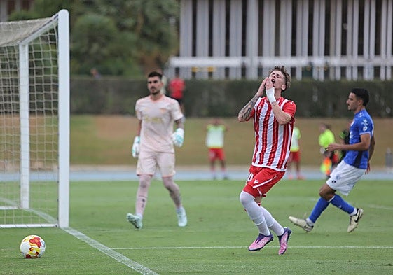 Tomazinho, que entró en la segunda parte, lamenta una ocasión desaprovechada.