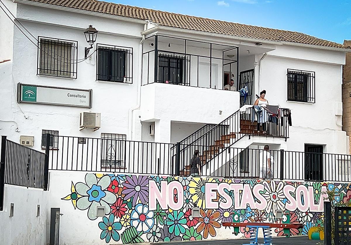 Exterior del centro de salud de Darro