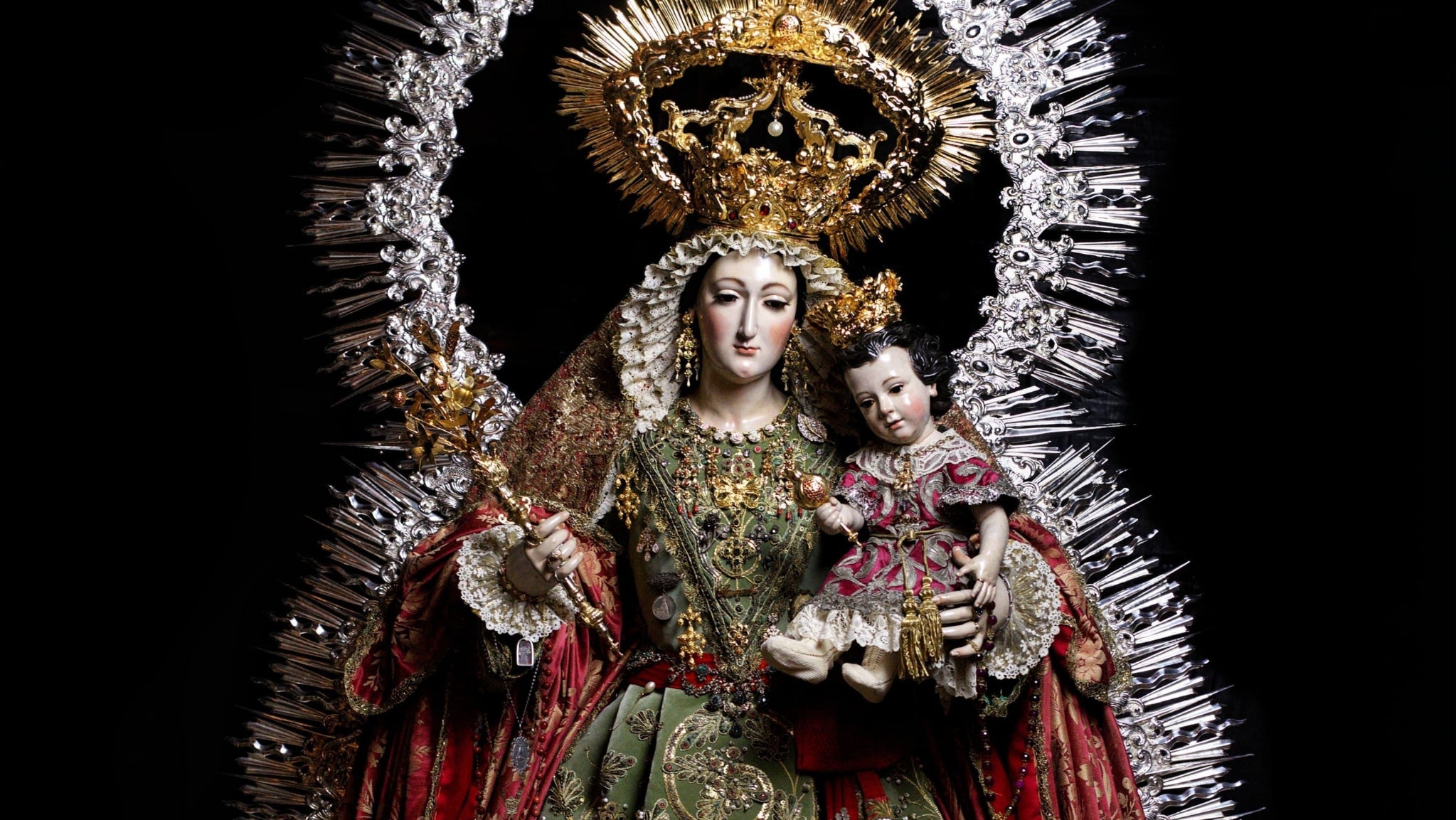 La Virgen de la Granada es obra del granadino Alberto Fernández Barrilao