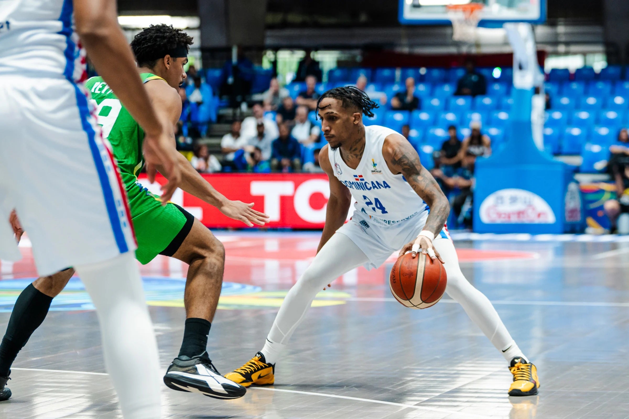 Jassel Pérez bota el balón durante la última Americup, en la que jugó con Dominicana.