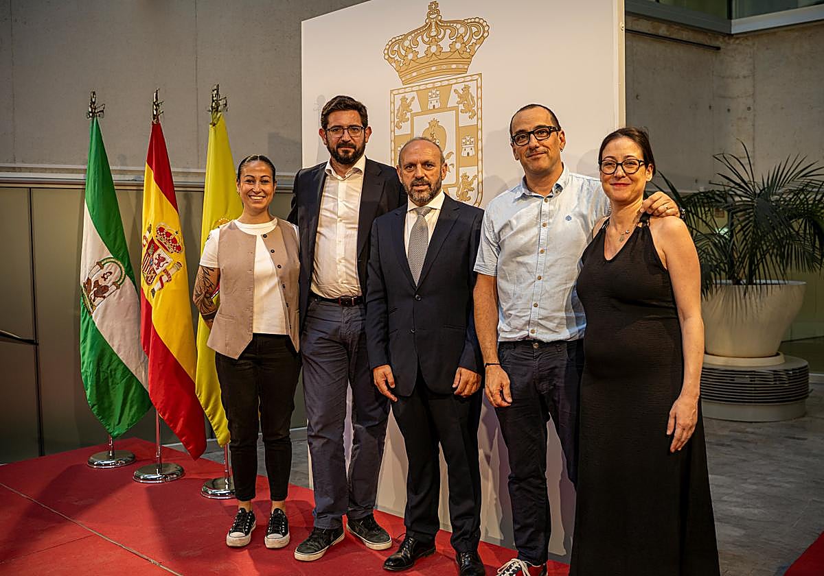 Los responsables del Proyecto y de la empresa Cívica, una de las que ha aportado financiación.